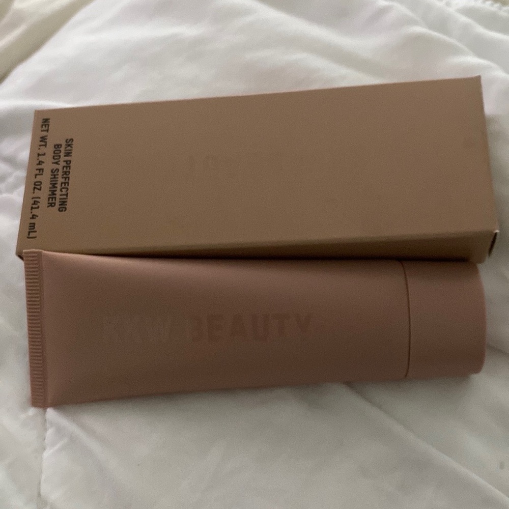 KKW SKIN PERFECTING BODY SHIMMER Pearl new 1.4 oz